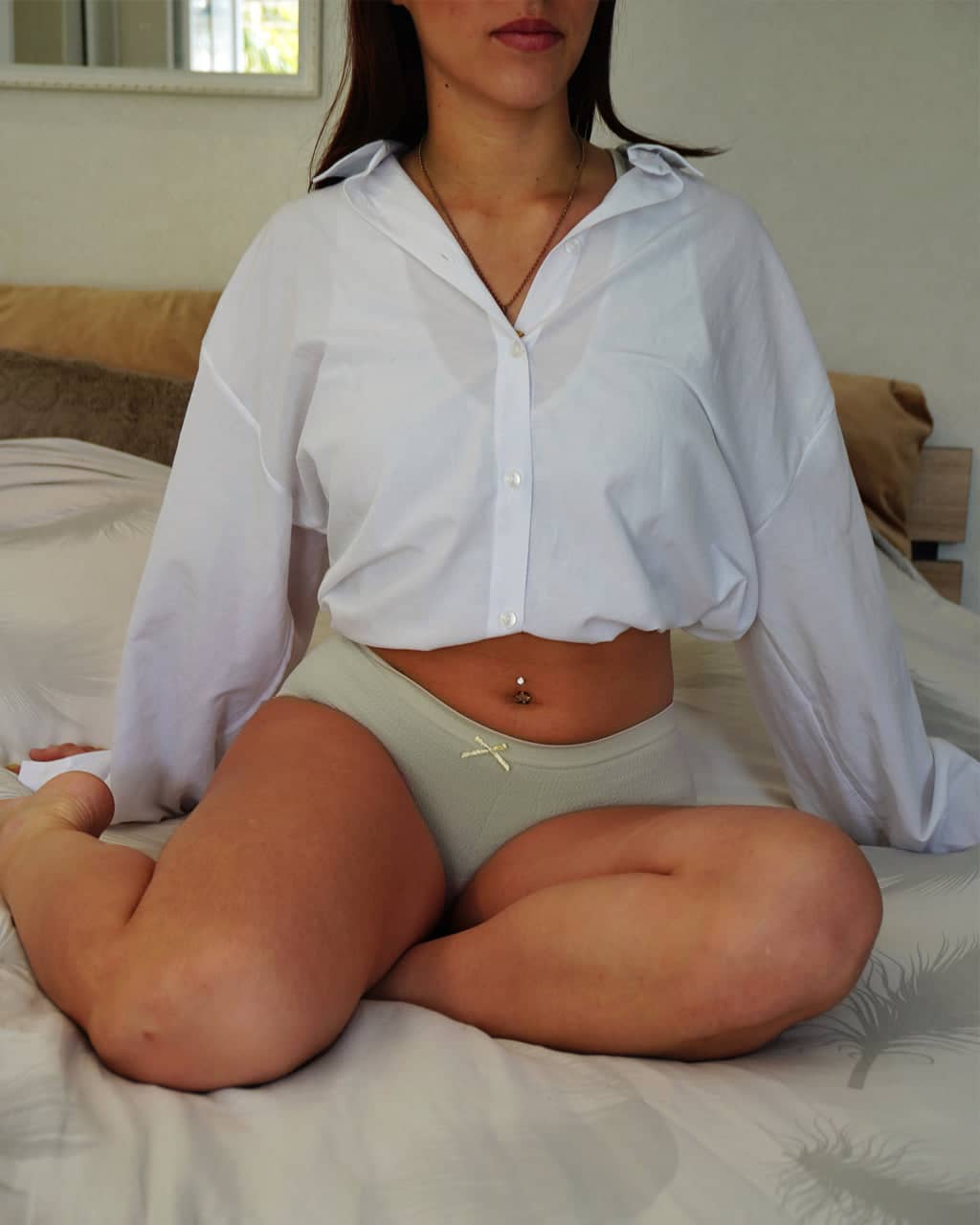 A single green leaf against a white background.